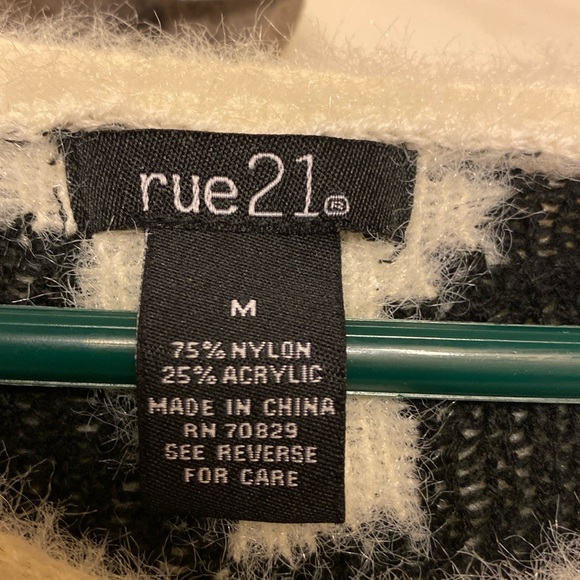 Plush cheetah print sweater - Picture 9 of 10